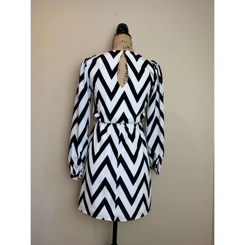 Chevron long sleeve dress - Picture 3 of 5